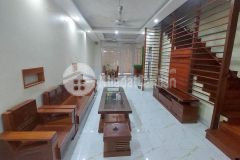 Bán nhà siêu rẻ phố lạc long quân, 43mx5 tầng, cách phố 15m,chỉ 6.4 tỷ.