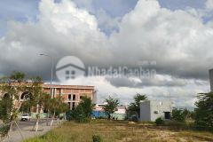 Cần tiền nên bán gấp lô đất 100m2 đối diện siêu thị và công viên đã có sổ hồng riêng