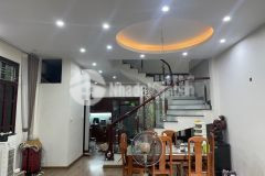 Cho thuê nhà ngõ ô tô nguyễn chí thanh đống đa 70m x 4t giá 27tr, kinh doanh số một