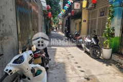 Bán nhà lò đúc 68m2, mặt tiền 6m. ngõ thông oto kinh doanh 5.2 tỷ