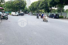 Nhà dân xây nguyễn văn cừ 70m, 5t, mt5m, lô góc, nở hậu, thang máy, gara, thông các ngả.