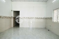 Cho thuê nhà trệt rộng đẹp, mới 100 có cửa sổ hẻm hông 4m kdc hồng loan