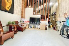 Tanbinhbán nhà ni sư huỳnh liên 4tầng btct 40m, ngay khi bàu cát hẻm trước nhà 6m,6.5tỷ