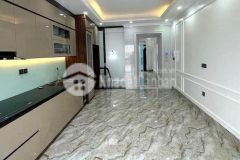 Bán nhà chùa bộc, dt 47m 5 tầng, ô tô sát nhà, gần phố. giá 7.5 tỷ.