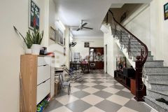 Nhà đẹp hiếm gần đường ô tô ngõ phố việt hưng dt 39m2. giá 5.3 tỷ