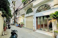 Vị trí đẹp 40m ra phố phố ngõ thông mặt tiền rộng khách về ở luôn