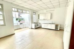 Cho sinh viên thuê phòng ban công ở được 4 5 người tại trung tâm q7 tiện đi học ufm và tdtu 7phút