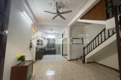 Bán nhà dân xây trần quốc hoàn cầu giấy dtsd 80m x 4t giá 19.8 tỷ, pl, ô tô, kd vp