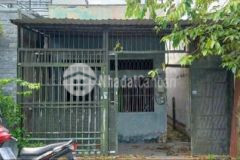 Cần tiền bán miếng đất tặng căn nhà nát 119m2 ở hóc môn giá 750 triệu.