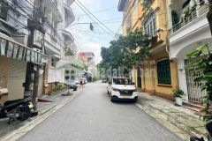 Bán nhà hai bà trưng, ngõ ô tô dừng đỗ. vỉa hè rộng kinh doanh tốt. s30m