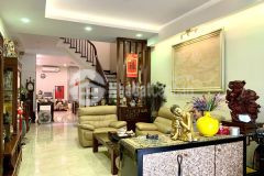 Bán nhà hai bà trưng, phân lô đẹp, đường ô tô rộng, rất gần phố, kd văn phòng spa.