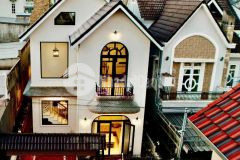 Bán villa xinh đẹp có sân vườn cực kì đẹp chỉ 8,7 tỷ gần hồ than thở đà lạt