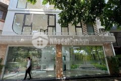 Cho thuê nhà mặt phố phạm văn đồng 30m x5t mặt tiền 10m khung kính thích hợp làm showroom, vp, cty.