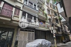 Ô tô đỗ cửa ngõ nông kinh doanh tại đường láng