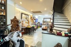 Nhà riêng, 5 tầng, ô chờ thang máy phố hào nam, đống đa. 0911554873.