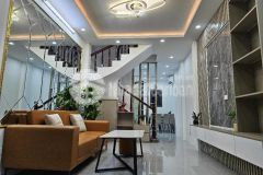 Bán nhà phố lạc long quân, siêu vị trí nhà khung cột chắc chắn 20m ô tô tránh ngõ thông trước