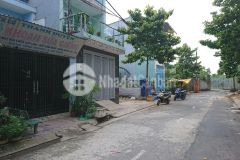 Bán đất có sẵn căn nhà cấp bốn sổ hồng riêng sau chợ xuân thới thượng hóc môn 820tr