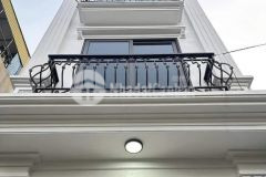 Bán nhà đội cấn ba đình 80m2 4 tầng mt 5.5 m giá 26 tỷ.