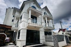 Bán 2 căn biệt thự với khuôn viên đất 700m phan chu trinh p9 đà lạt.