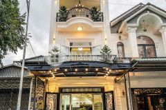 Bán nhà trệt 2 lầu tân cổ điển kdc hồng loan 6a 80m2 chỉ 5.79 tỷ. lh0944078999