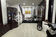 Bán nhà phân lôtân mai 5 tầng ô tô vào nhà kinh doanh 50m2 mặt tiền 4.5m