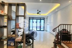 Bán gấp nhà 272 ngọc thụy, long biên, 50m2, 5tầng, mt5m, lô góc 2 thoáng, gara ô tô 7 chỗ