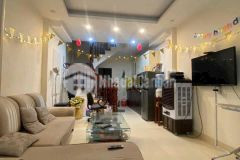 Chủ cần tiền giảm sốc 200 triệu chỉ 6.75 tỉ sở hữu nhà phố quốc tử giám gần phố ba gác đỗ cửa