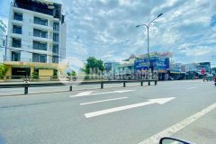 190m2 ngang 14m cách ql1a chưa tới 1km,sát trục chính hùng vương.sổ sẵn 2 lô.