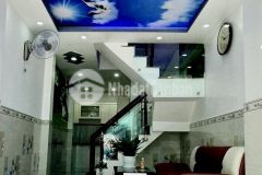 Cần bán gấp nhà quận gò vấp xe hơi đậu cửa sổ vuông a4, nhỏ xinh lung linh. nhỉnh 4 tỷ