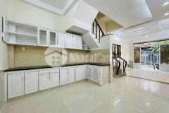 Nhà mới vào ở ngay hẻm xe hơi khu dân trí