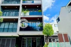 Nhà mới xây dựng 4 lầu sân thượng đường số cạnh phú mỹ hưng q7.