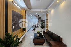 Nhà đẹp nội thất xịn cạnh đường ô tô ngõ phố trạm dt 44m2. giá 6.68 tỷ