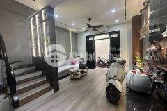 Minh khai, sân cổng riêng ngõ thông, sổ đỏ chính chủ dt 35m giá 6.35 tỷ