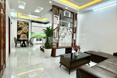 Bán gấp nhà ngõ 298 ngọc lâm, long biên, 41m2, 5tầng, mặt tiền 8m, phân lô, ô tô, full đồ