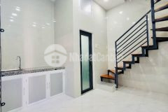 Nhà đẹp ngay chợ phạm văn hai phường 3 tân bình 2,4 tỷ 3 tầng ngang 3,5, dài 3,5 m