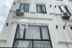 Bán nhà thạch bàn,long biên 5 tầng,32m,mt4.3m oto đỗ cổng nhỉnh 4 tỷ