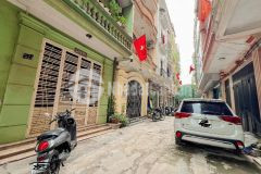 Nhà phân lô cán bộ đường sắt đầu nguyễn lân,lê trọng tấn 42m24tầngmt5m oto tránh,kdoanh