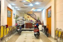 Nhà khương trung gara ô tô 7 chỗ kinh doanh, cạnh trường học nguyễn trãi.