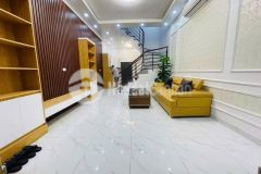 Nhà đẹp định công hoàng mai, dt40m2,giá hơn 5tỷ,30m ra oto