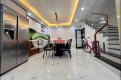 Bán nhà thượng đình, 42m2, 5 tầng, 5 ngủ, ô tô đỗ cửa, chỉ 9.5 tỷ.