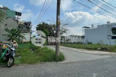 Lô góc 2 mặt tiền đường 882 phú hữu dt 102m vị trí đẹp