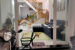 Nhà bán hẻm thông tân quý.tphú. ngang 4m x 2 tầng đẹp 2.9tỷ tlượng