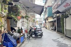 Bán căn hộ tập thể phố phan văn trường sát chợ đêm 65m2 tầng 1, kd sầm uất, 2 ngủ, giá 3.78 tỷ.