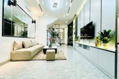 Bán nhà tân mai, dt 40m2, giá hơn 8 tỷ, lô góc, oto tránh, kinh doanh