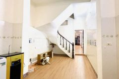 Cho thuê nhà ngõ ô tô, kinh doanh mai dịch cầu giấy 68m, 2 tầng1tum giá 13.8 triệu