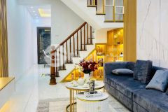 Bán nhà gốc đề hai bà trưng rất gần phố minh khai, 4 tầng nở hậu, nội thất siêu đẹp.