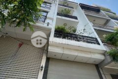 Oto đỗ cửa ngõ thông muôn ngả xuân la 42m2 x 6t mt 4.6m dân xây vững chãi