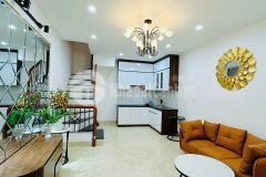 Bán gấp nhà đê la thành, ba đình, nhà đẹp ở ngay, ngõ thoáng, gần phố, sổ dỏ hoa hậu