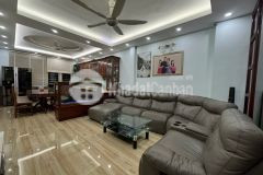 Bán nhà đường la thành gần ngã tư láng hạ, rất gần mặt phố, đường ô tô rộng, kinh doanh.