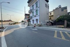 Đất đẹp hiếm đường to phố đê vàng giang biên dt 35m2. giá 203 triệu m2